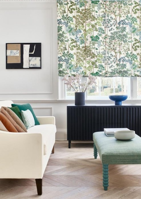 Kingswood Embroidery von Jane Churchill im Raum