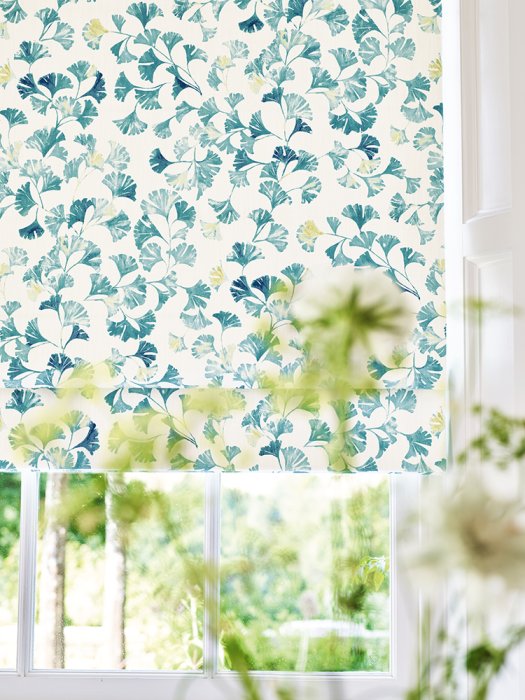 Detail eines Raffrollos aus Jane Churchill Laurette in Aqua