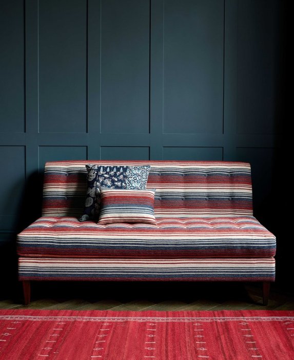 Sofa mit Bezug aus Jane Churchill Milas in Red/Blue