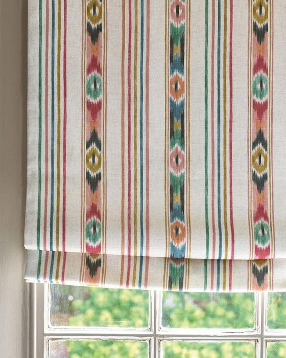Sitari Stripe von Jane Churchill im Raum