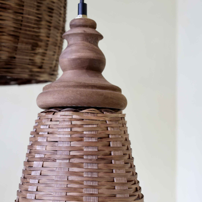 kleine Deckenleuchte aus Rattangeflecht