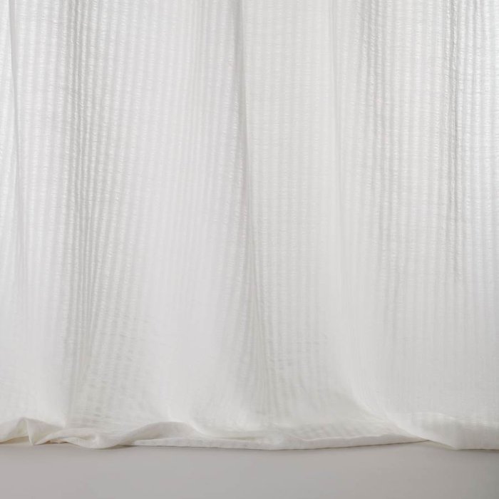 Alizee von Larsen in White