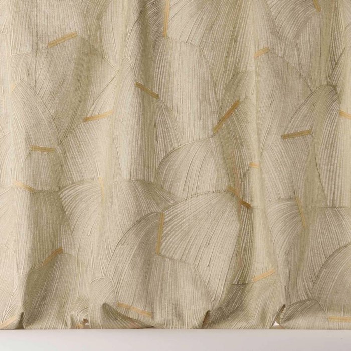 Bindu von Larsen in Linen