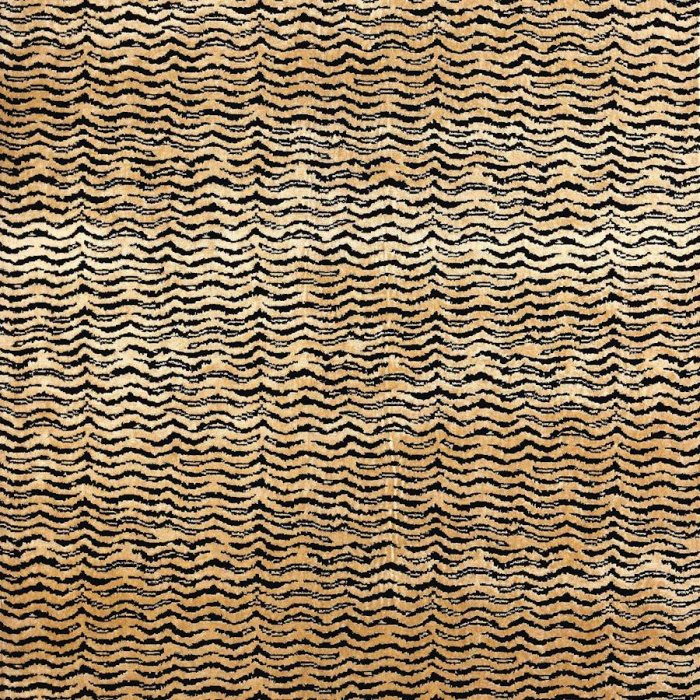 Kayar von Larsen in Ebony