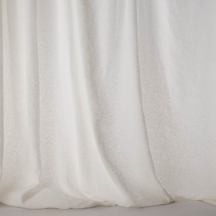 Marana von Larsen in White