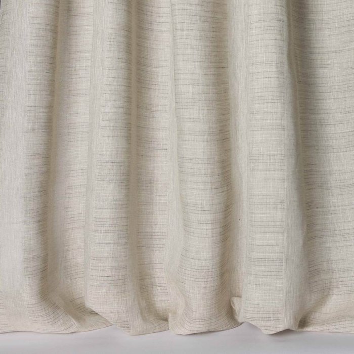 Reiko von Larsen in Linen