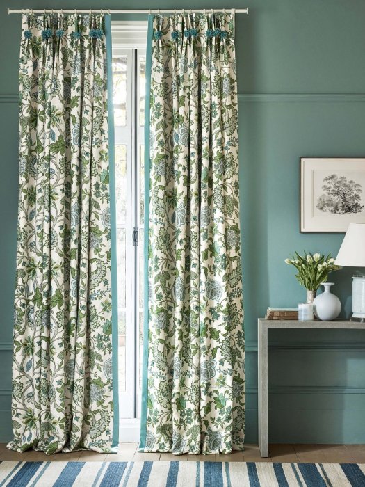 Vorhänge aus Manuel Canovas Bagatelle