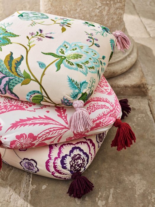 Bodenkissen aus Stoffen der Manuel Canovas Kollektion Alba