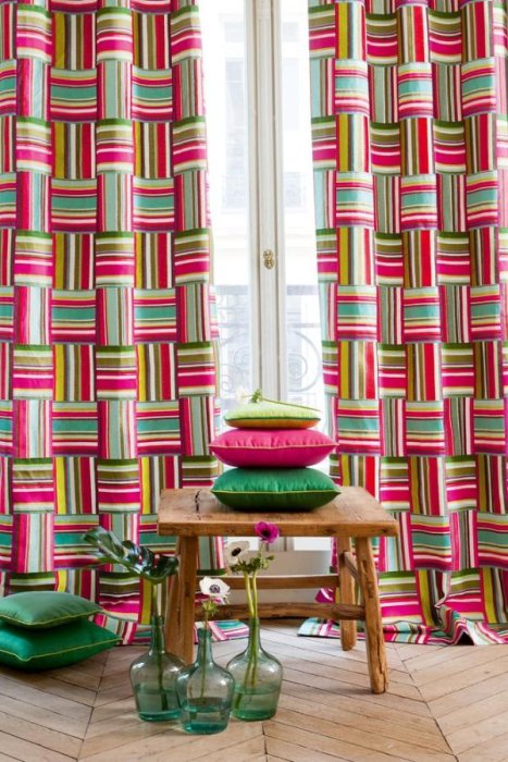 Devani von Manuel Canovas im Raum