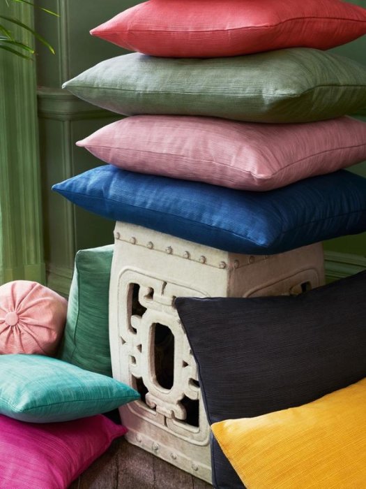 Iris von Manuel Canovas im Raum