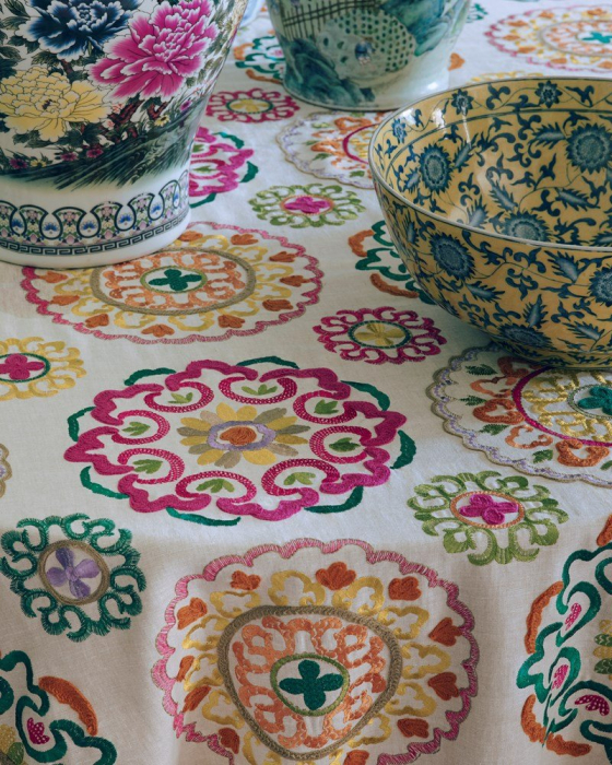 Detail der Stickerei von Manuel Canovas Margaux