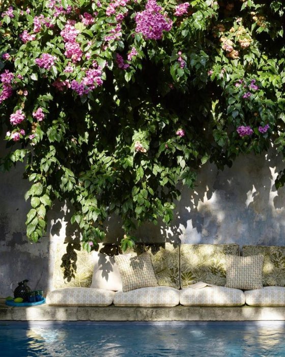 Paros von Manuel Canovas im Raum