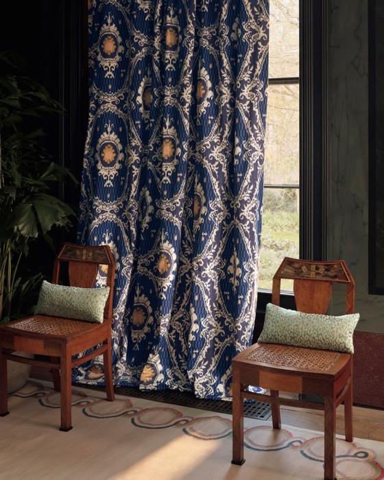 Raumbeispiel mit Vorhängen aus Manuel Canovas Persane in Myrtille