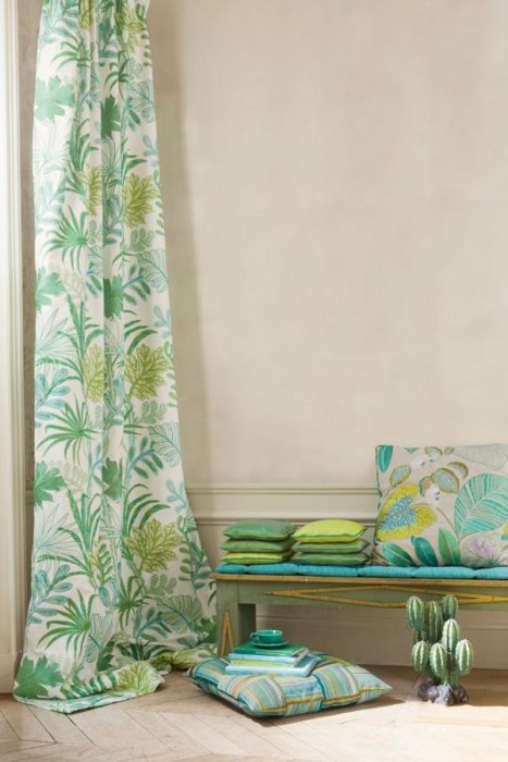 Tara von Manuel Canovas im Raum