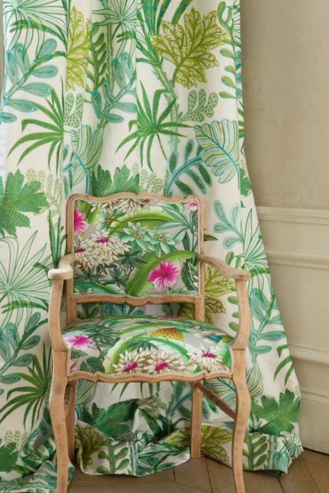 Tara von Manuel Canovas im Raum