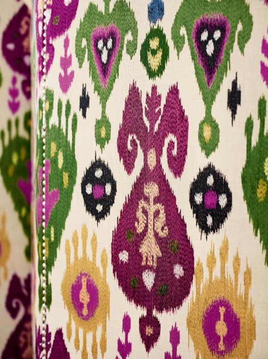 Detail der Stickerei von Manuel Canovas Thara