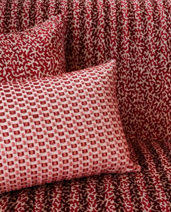 Velours Moorea von Manuel Canovas im Raum