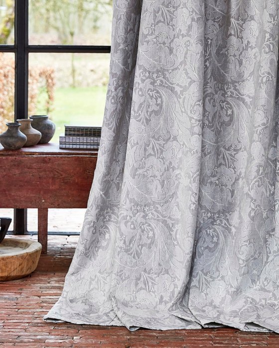 Pure Bachelors Button Embroidery von Morris & Co. – Ambiente