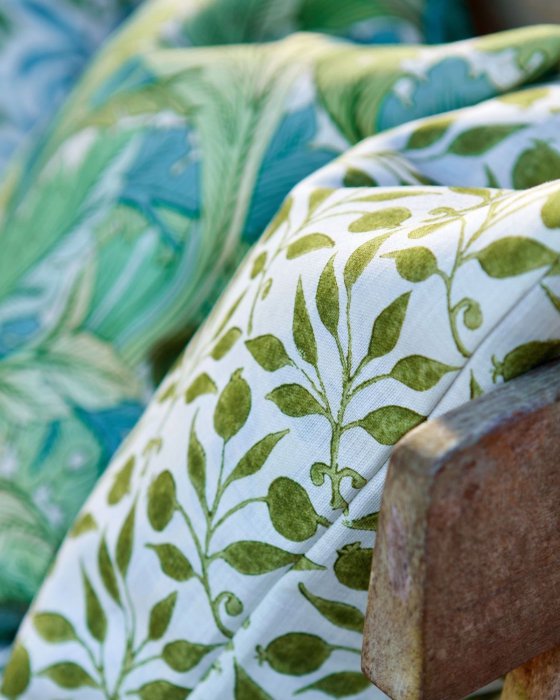 Rosehip von Morris & Co. – Ambiente