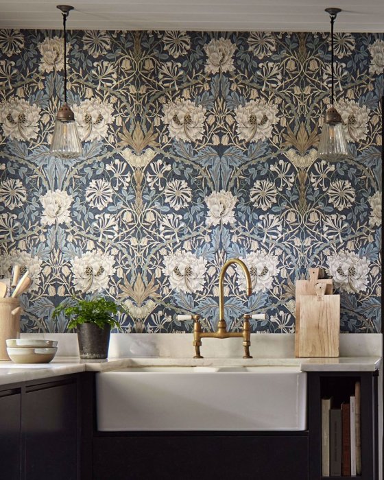 Honeysuckle & Tulip Tapete von Morris & Co. – Ambiente