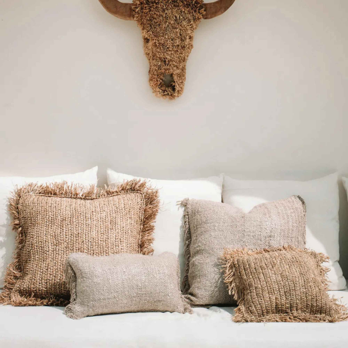 Raffia Kissen mit Fransen — handgefertigt, 3 Größen