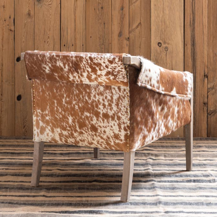 Sessel Rochebrune mit Kuhfell im Chalet-Stil