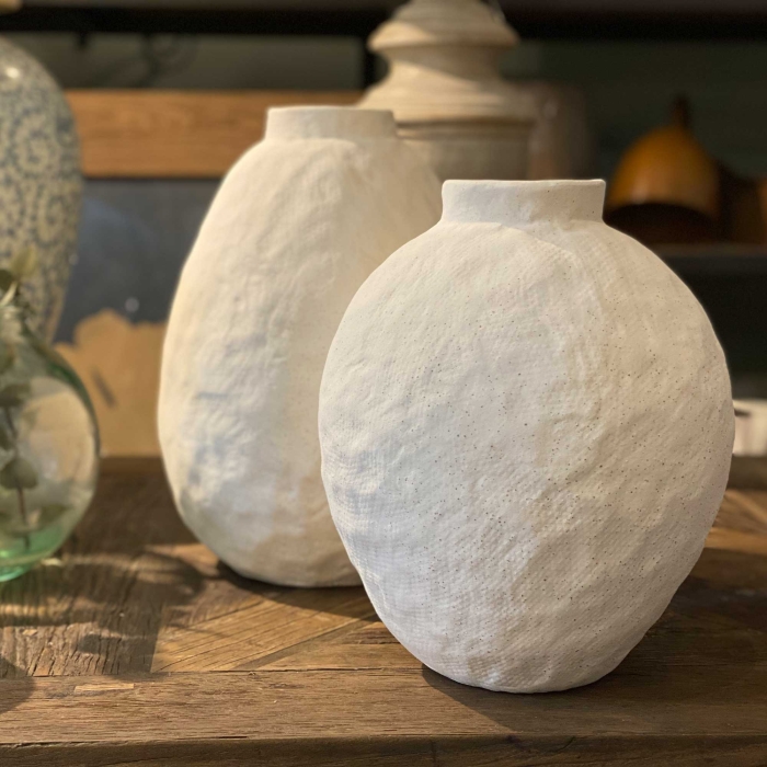 Vase aus weißer matter Keramik von Flamant